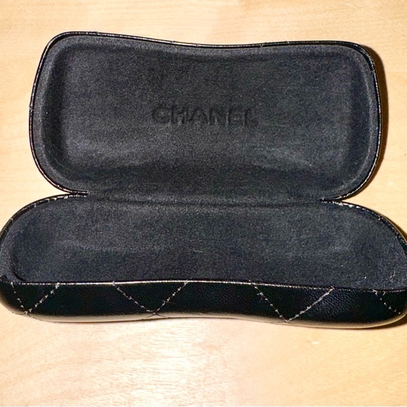 Gorgeous Authentic Chanel sunglasses - Picture 5 of 15